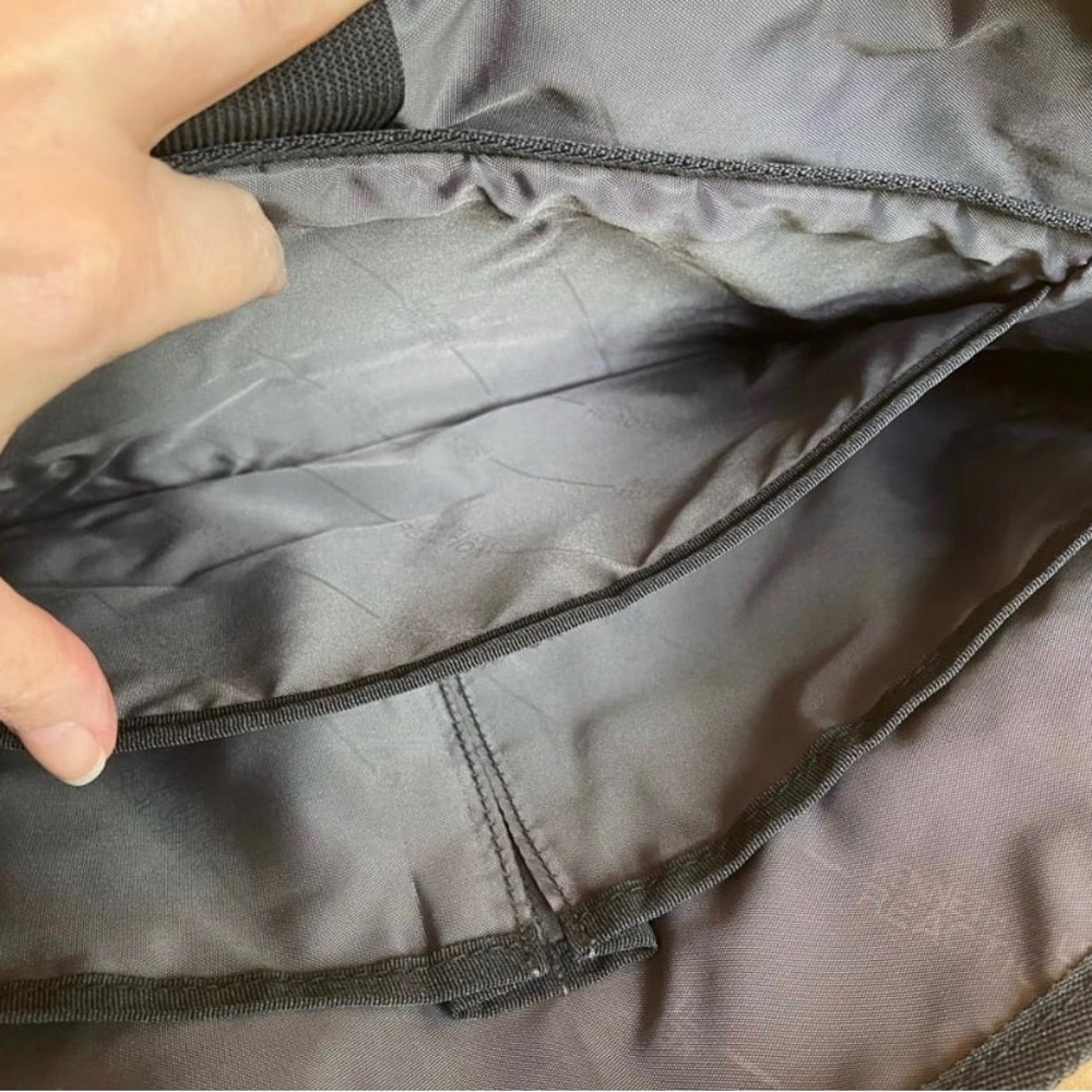 NWT Kenneth Cole Reaction Black and Gray Messenger / Laptop Bag - Picture 8 of 11